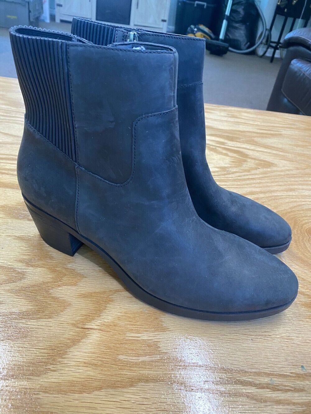 Vionic Shantelle Chelsea Boots Women's 9.5 Black Nubuck Bootie Waterproof S66